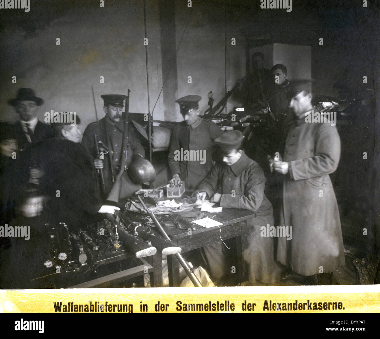 Retreat and returning home of the front-line troops, handing off weapons in Berlin, 1918 Stock Photo