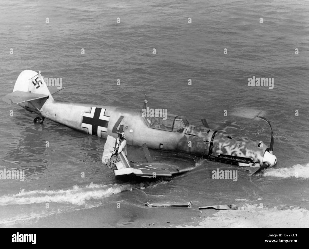 Battle of Britain: shot down German aircraft, shot machine, aircraft rescue, 1940 shot down Messerschm Stock Photo