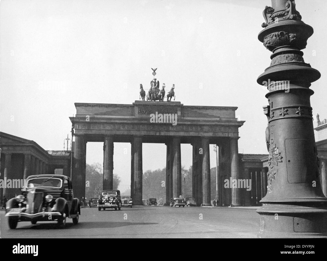 Brandenburg gate 1945 hires stock photography and images Alamy