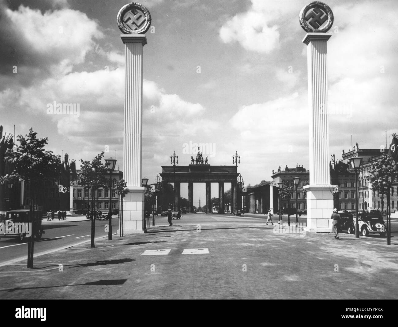 Brandenburg Gate and Unter den Linden decorated for the birthday of Adolf Hitler, Berlin, 1939 Stock Photo