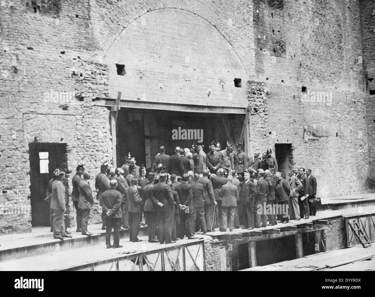 Visit to the scene of the burnt out Reichstag with Marinus van der Lubbe, 1933 Stock Photo