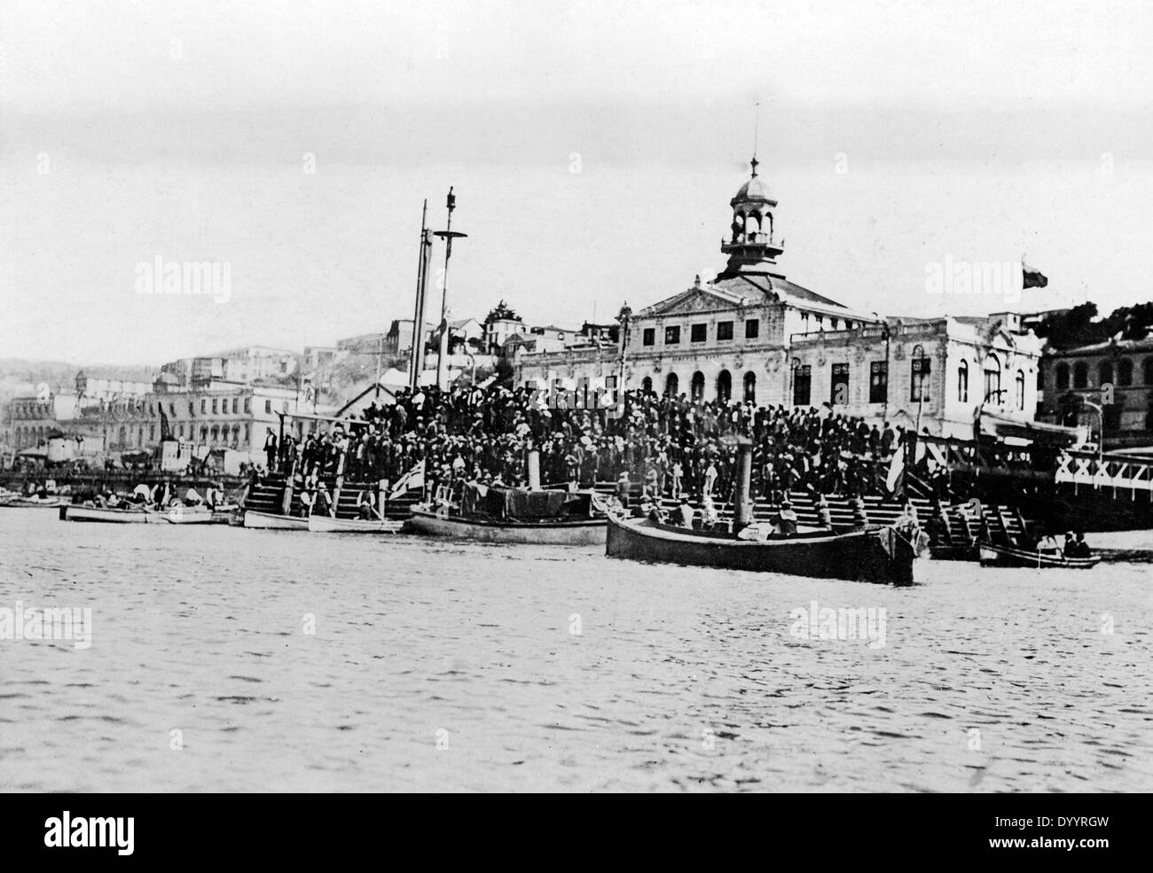 Welcome of the returning German sailors in Valparaiso, 1914 Stock Photo