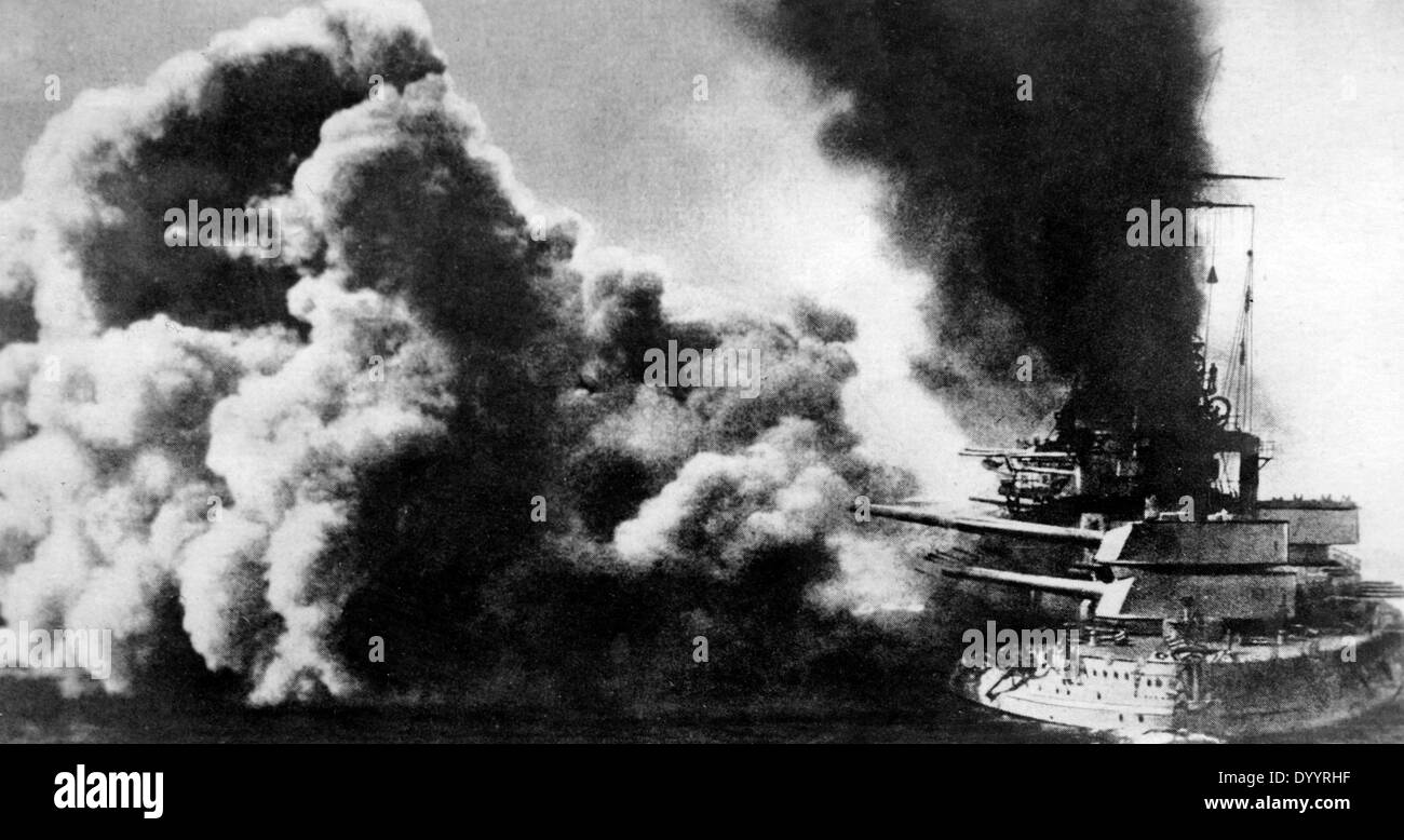 British warship in combat, 1916 Stock Photo - Alamy