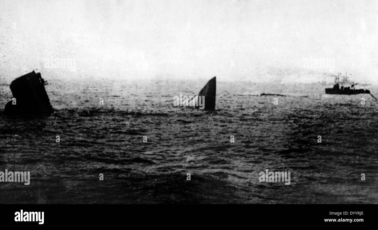 HMS Invincible sinking, 1916 Stock Photo