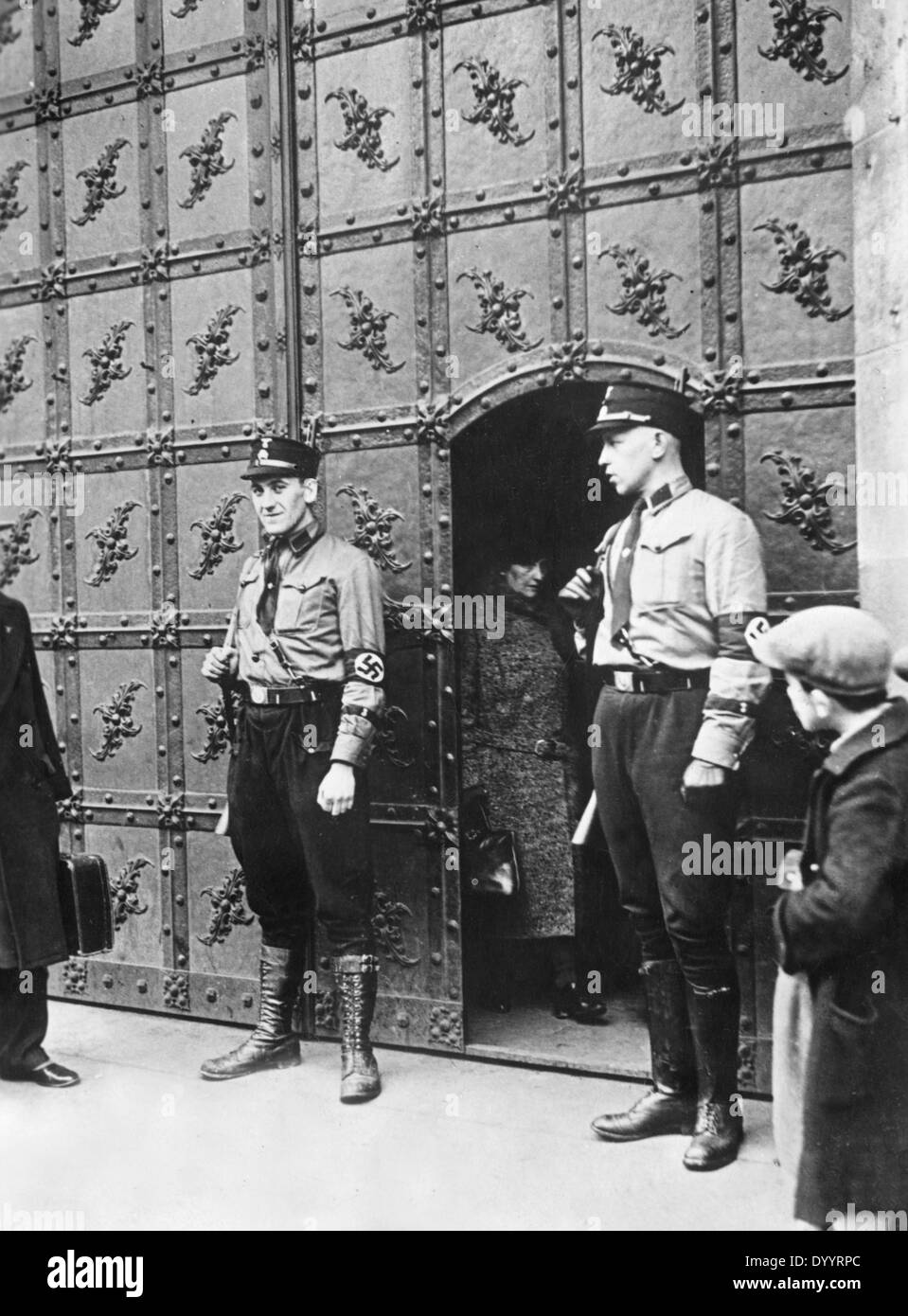 SS men in front of Munich Town Hall, 1933 Stock Photo