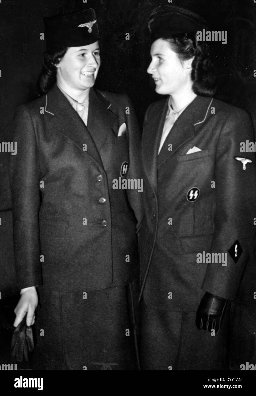Signal-communication women auxiliaries of the SS, 1942 Stock Photo - Alamy