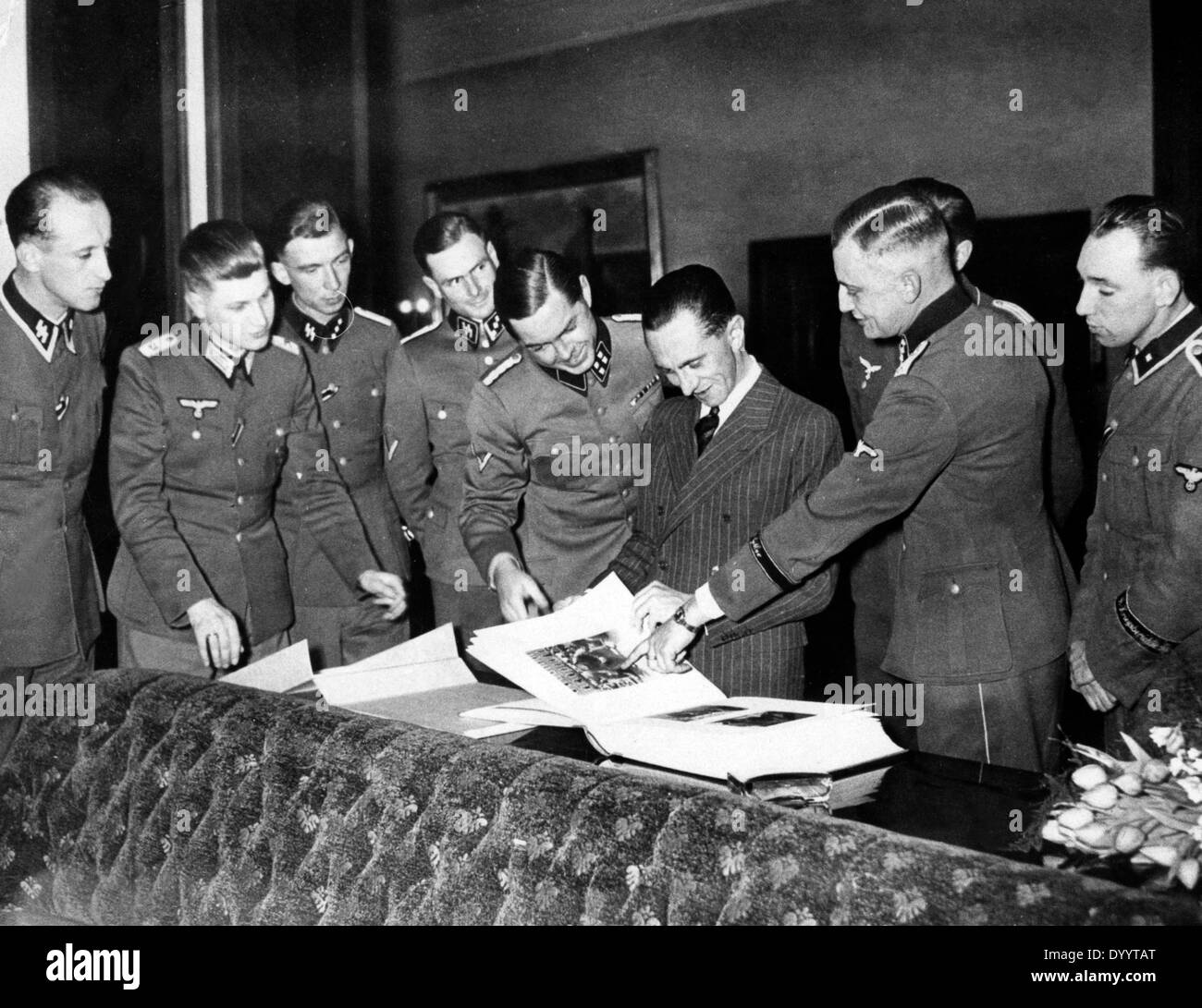 War reporters of the armed-SS visit Reich Minister Goebbels, 1941 Stock Photo