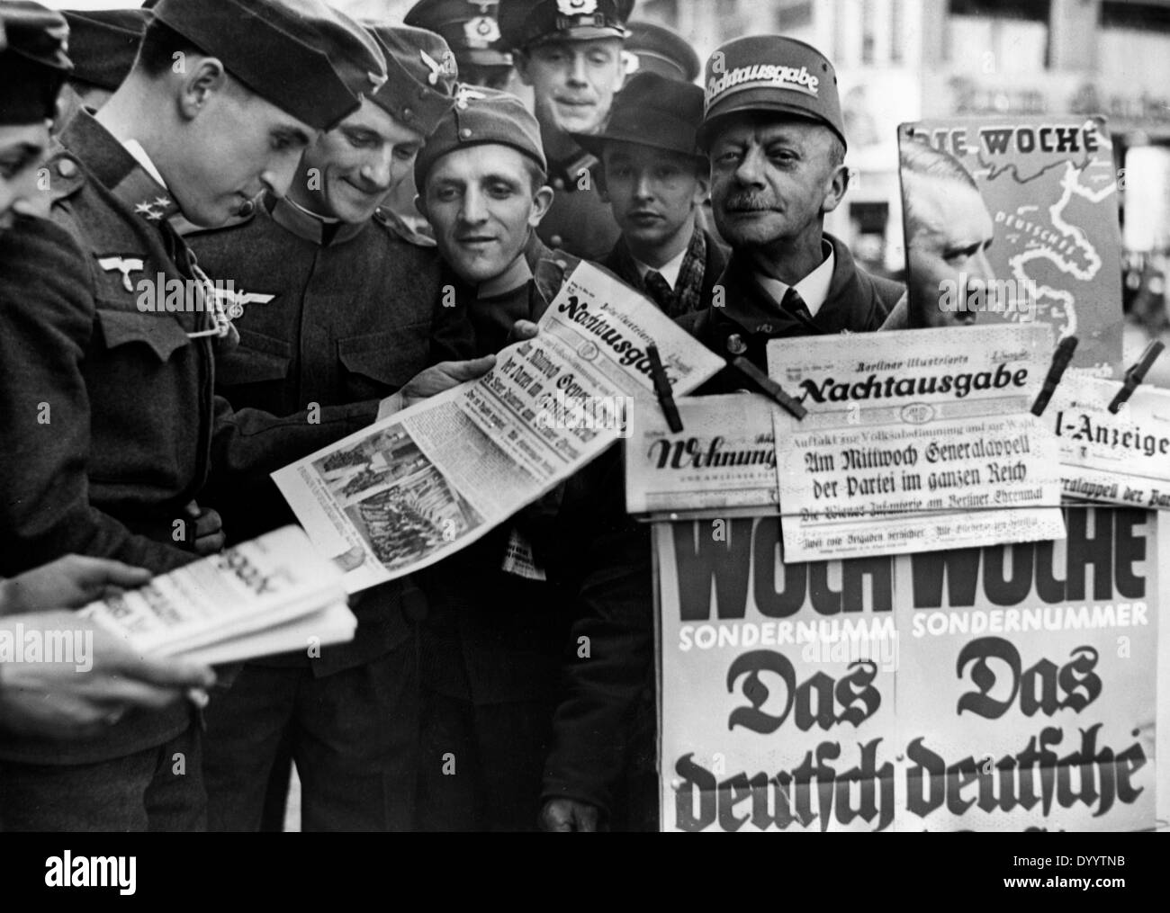 Austrian soldiers read newspapers in Berlin, 1938 Stock Photo