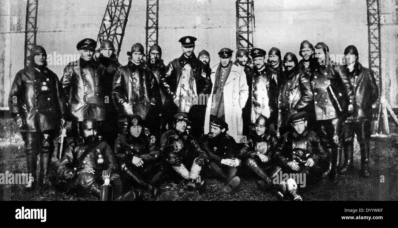 The crew of zeppelin L 59 (LZ 104), 1917 Stock Photo