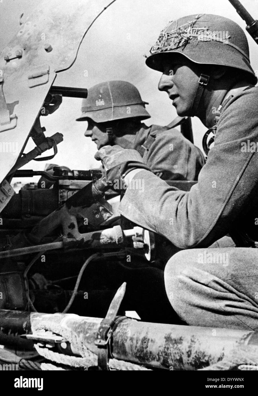 German soldiers with an anti-tank gun on the Eastern Front, 1941 Stock Photo