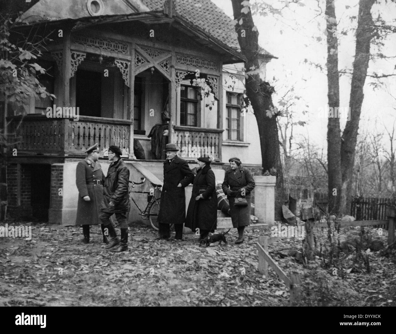 Allocation of a courtyard to German descendants in Poland, 1939 Stock Photo