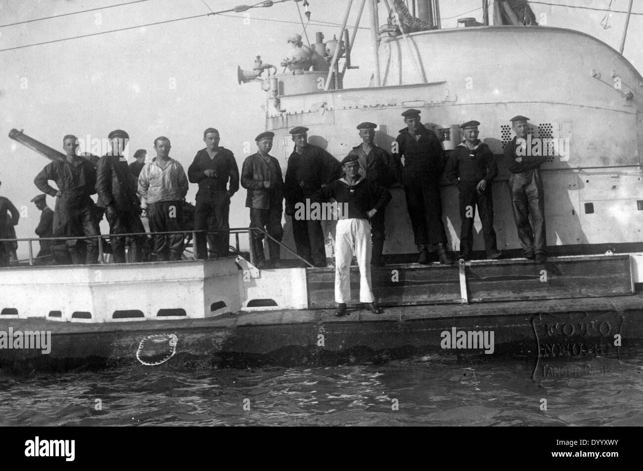 German submarine crew in the harbour of Cadiz, 1917 Stock Photo