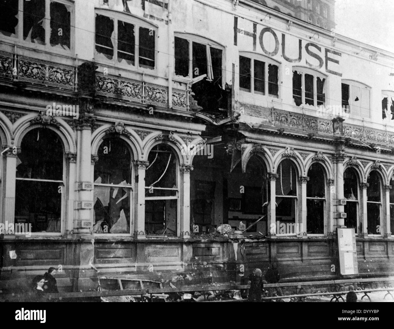 Destroyed buildings scarborough Black and White Stock Photos & Images