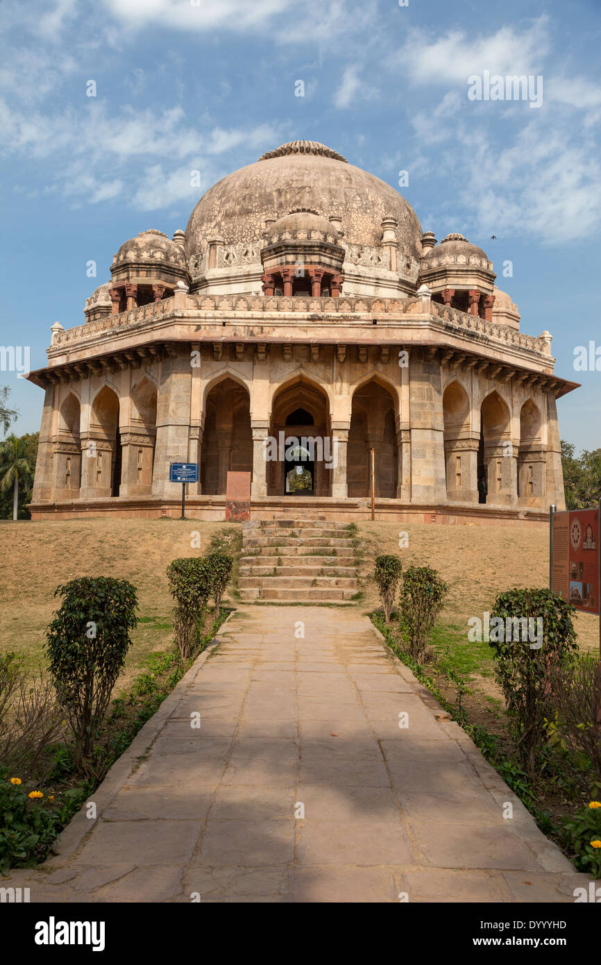 tomb-of-mubarak-shah-sayyid-close-up-of-the-tomb-of-mohammed-shah