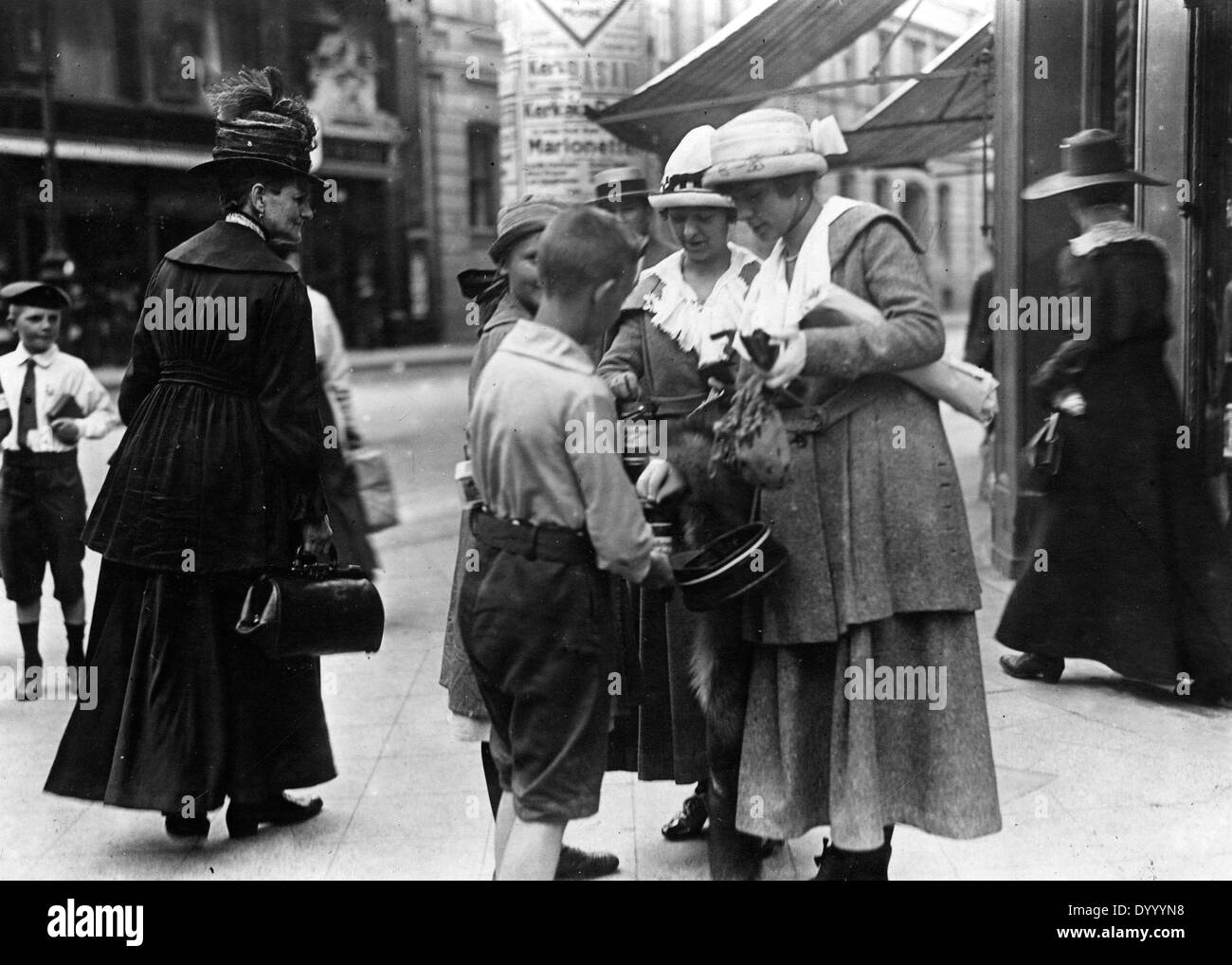 World war 1914 1918 women in hi-res stock photography and images - Alamy