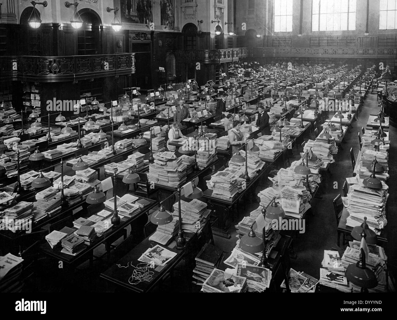 Collection point of war donations in Berlin, 1914 Stock Photo