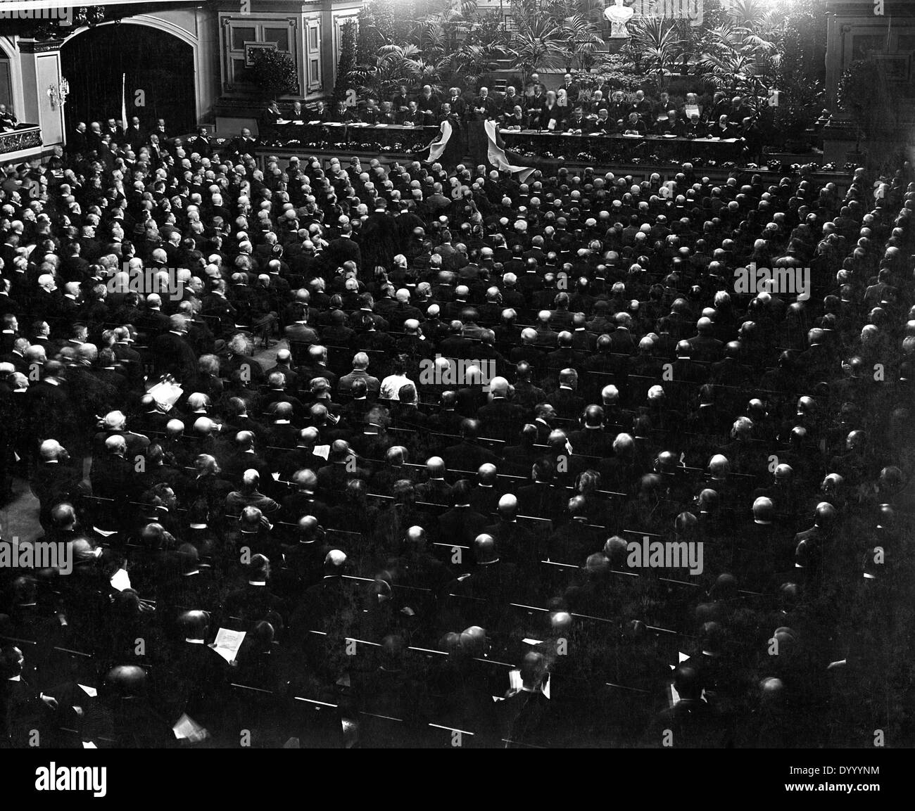 Parliament assembly after the outbreak of the First World War Stock Photo