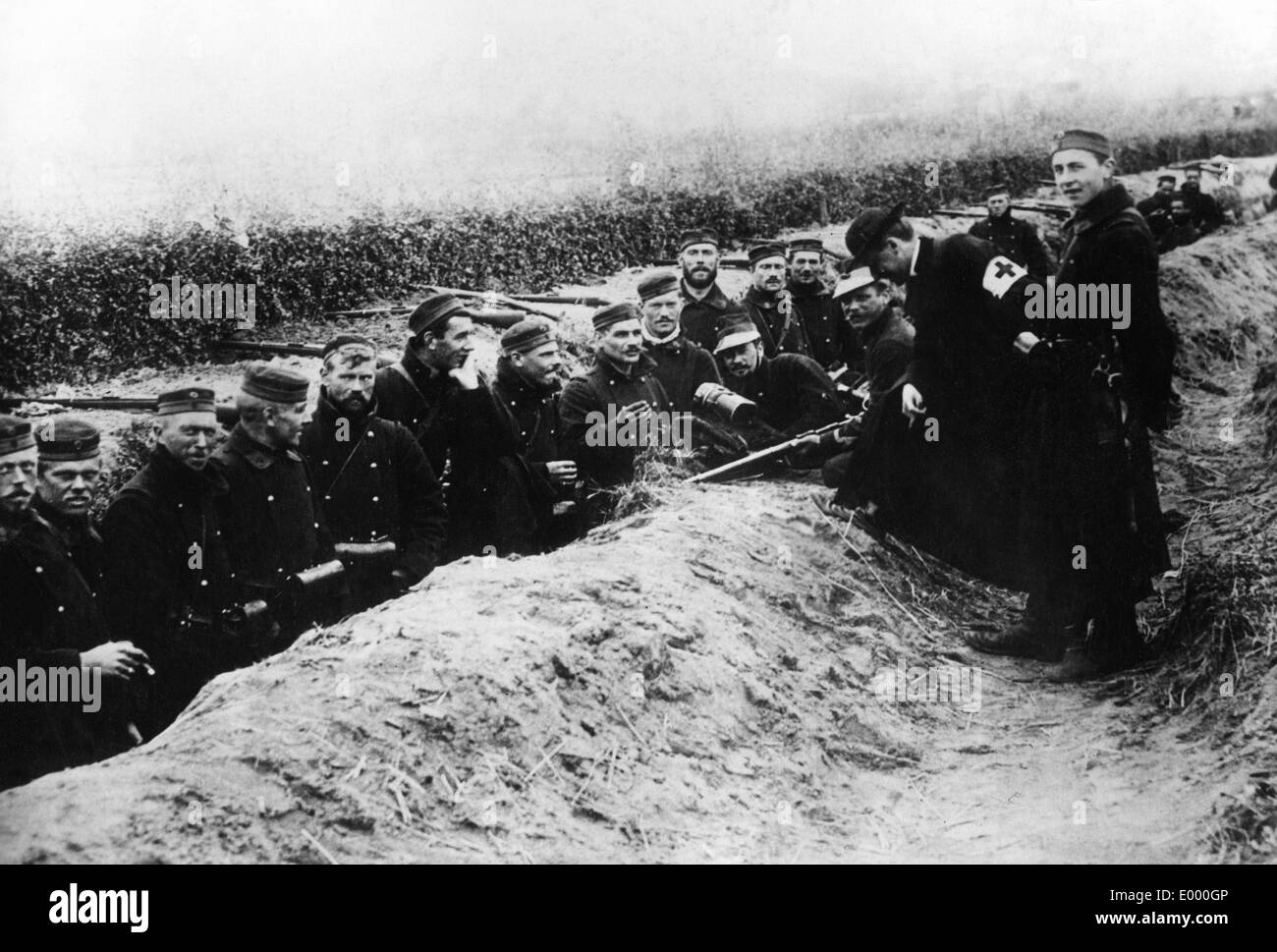 Visit from a chaplain at the trench, 1914 Stock Photo