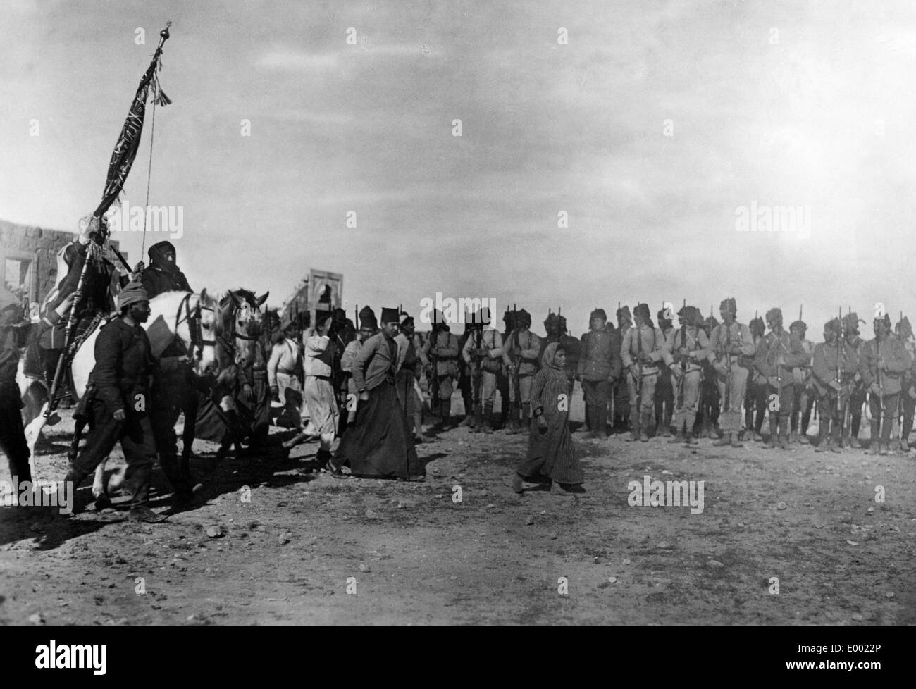Turkish troops advance towards the Suez Canal, 1915 Stock Photo
