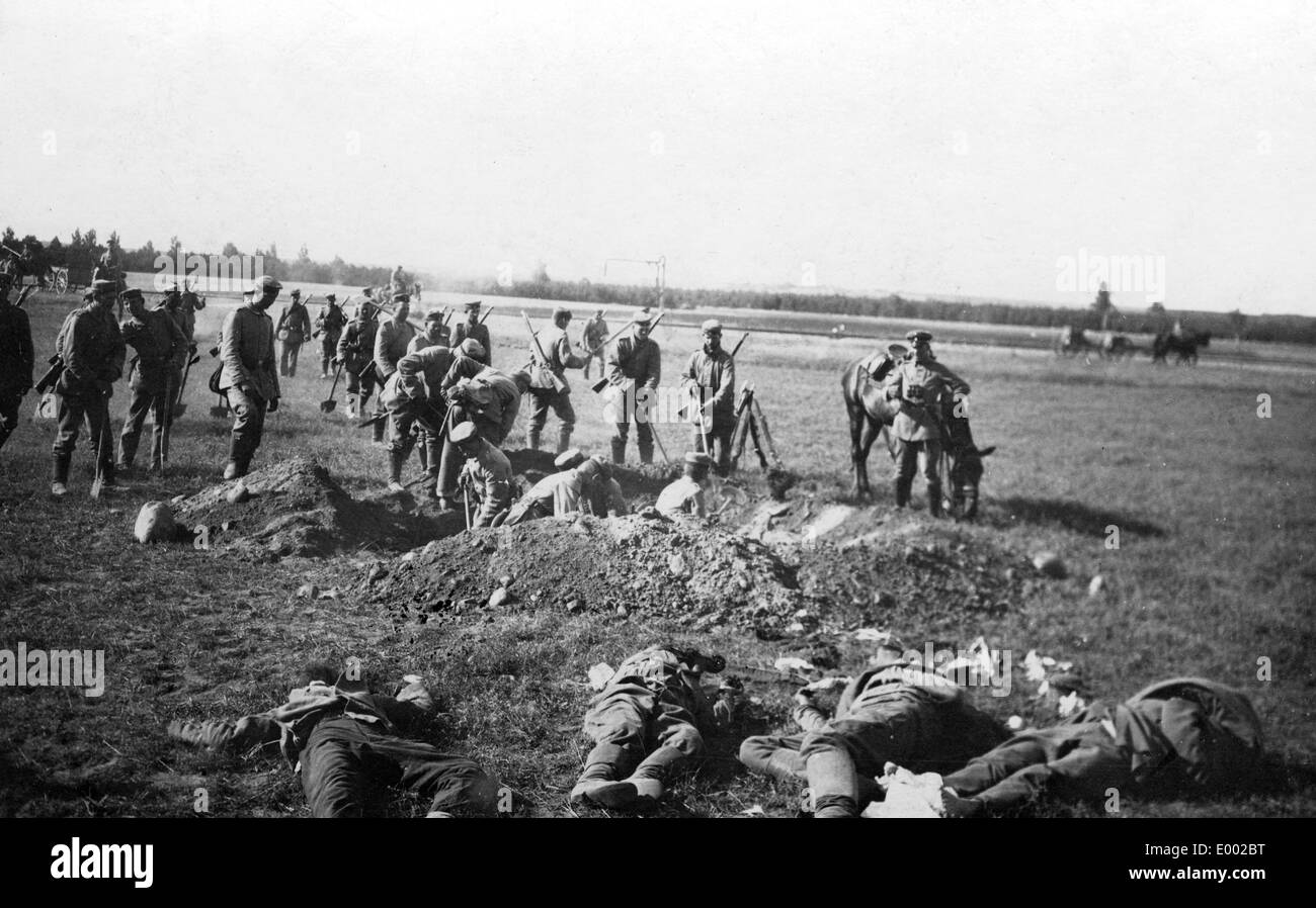 Burial of fallen soldiers, 1914 Stock Photo