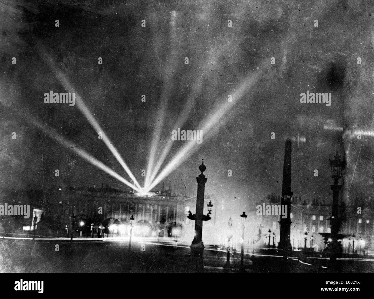Anti-aircraft searchlights over Paris, 1914 Stock Photo