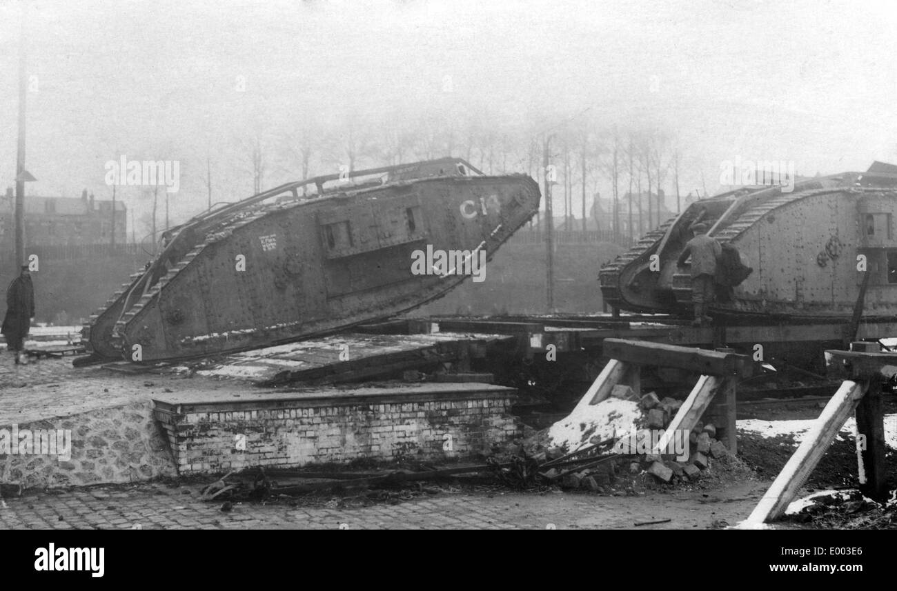 Transport of British tanks, 1917 Stock Photo