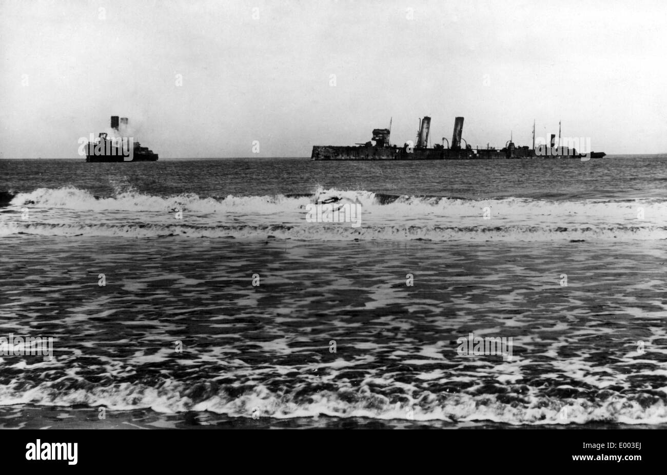 Towing away of English battleships in Zeebrugge, 1918 Stock Photo
