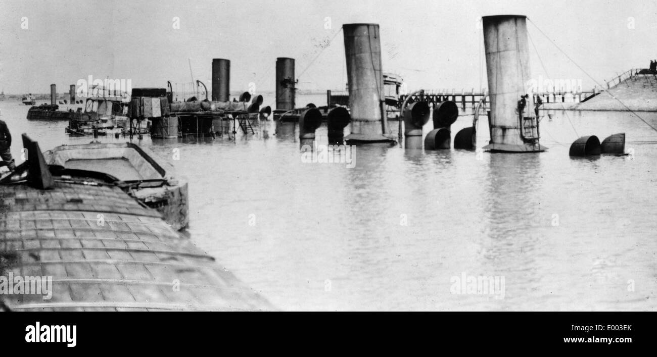 Sunken battleship in Zeebrugge harbour, 1918 Stock Photo