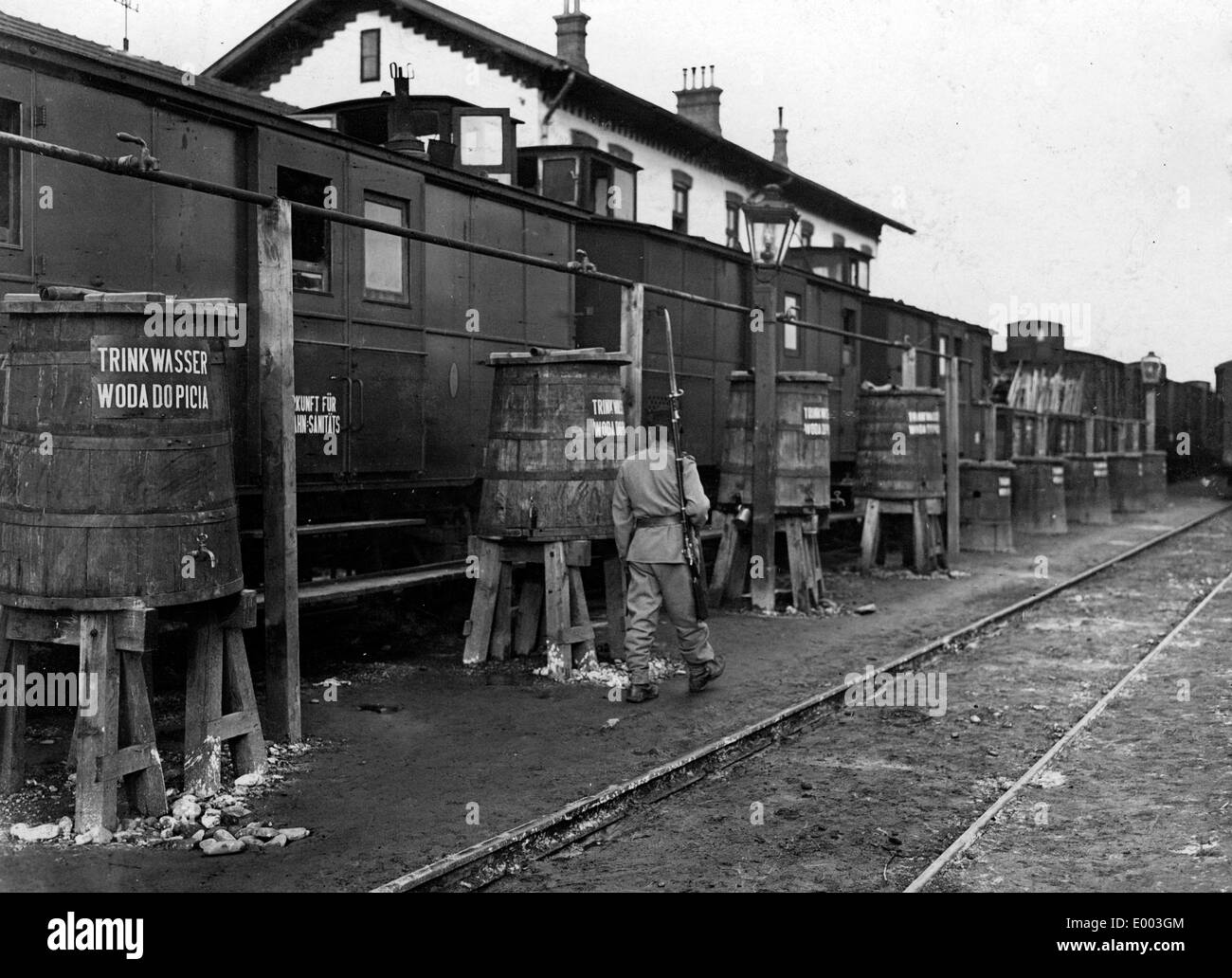 Water rations on the Eastern Front, 1914 Stock Photo