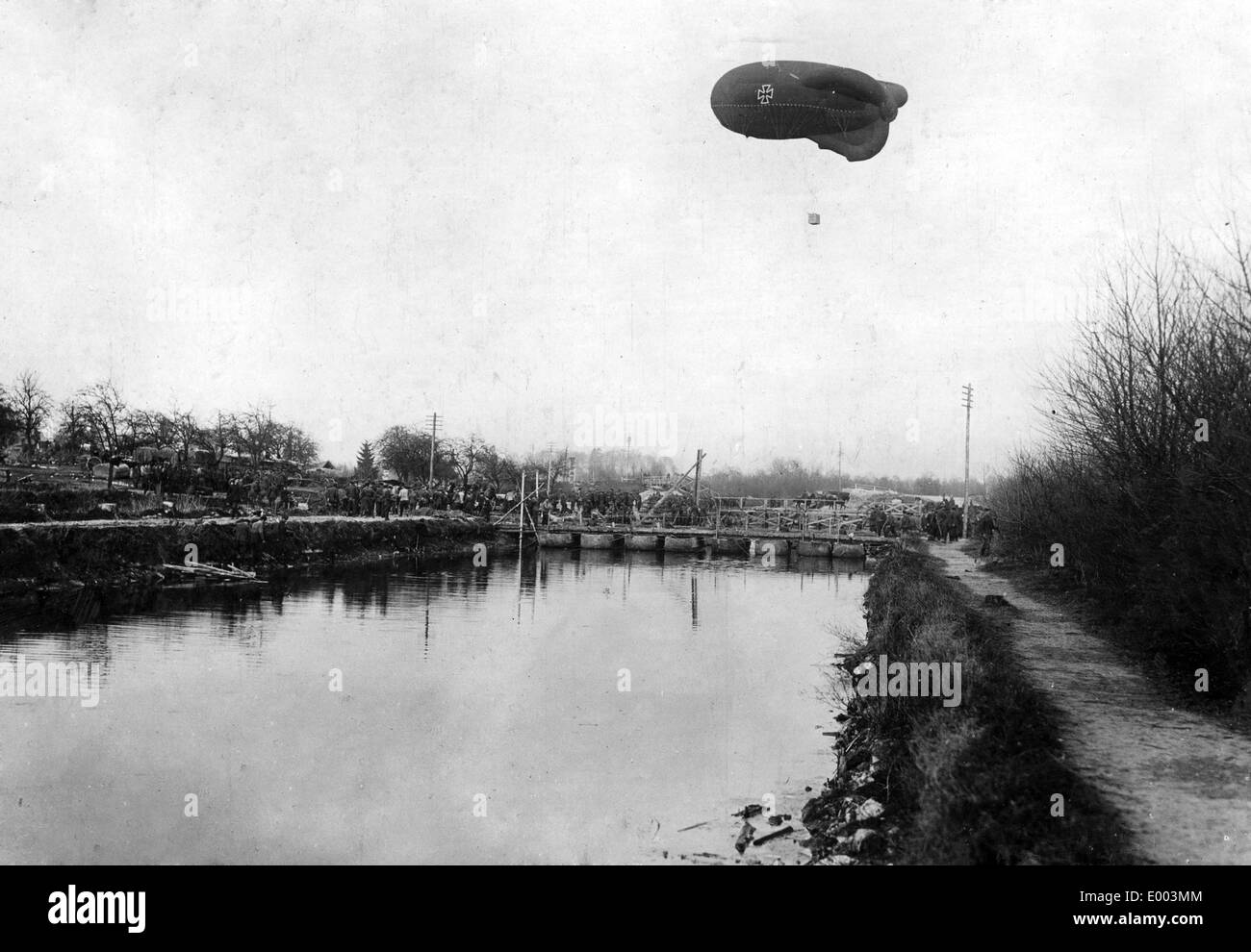 German troops advane at the Western Front during the Spring offensive, 1918 Stock Photo