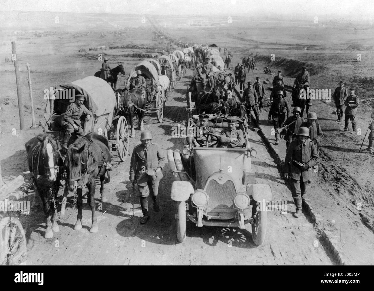 German troops advance at the Western Front, 1918 Stock Photo