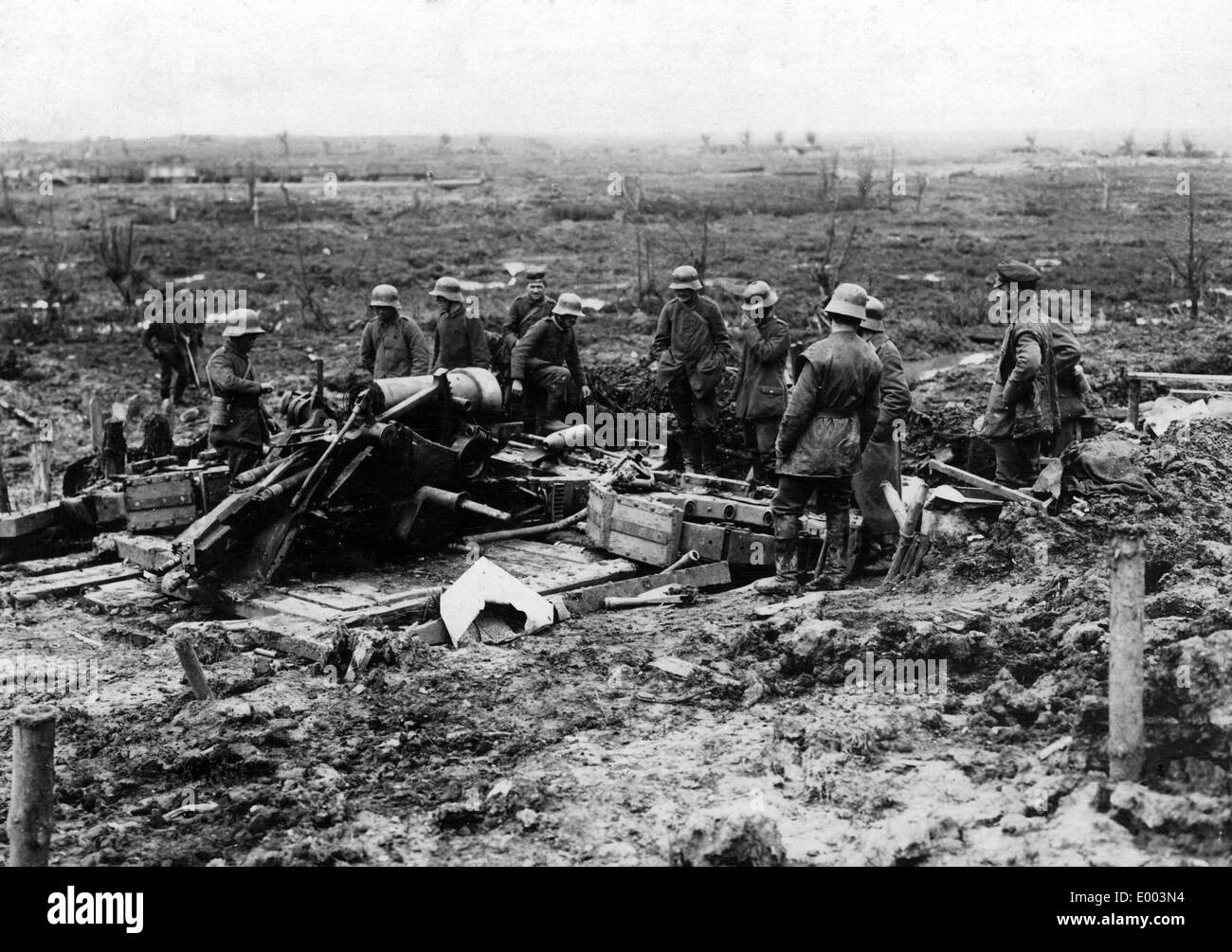 Captured English gun at Kemmel, 1918 Stock Photo