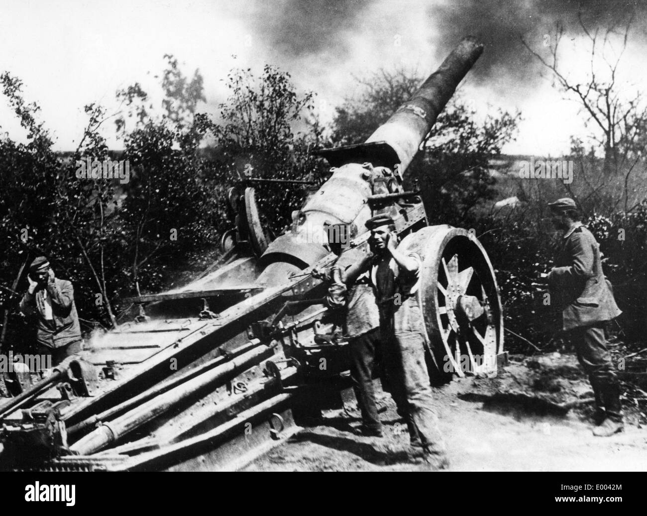 German artillery soldiers at The Battle of Verdun, 1916 Stock Photo