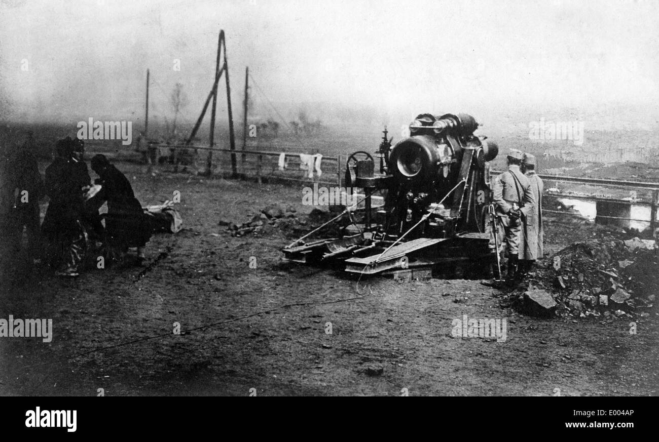 Austro-Hungarian mortar in an artillery position, 1915 Stock Photo