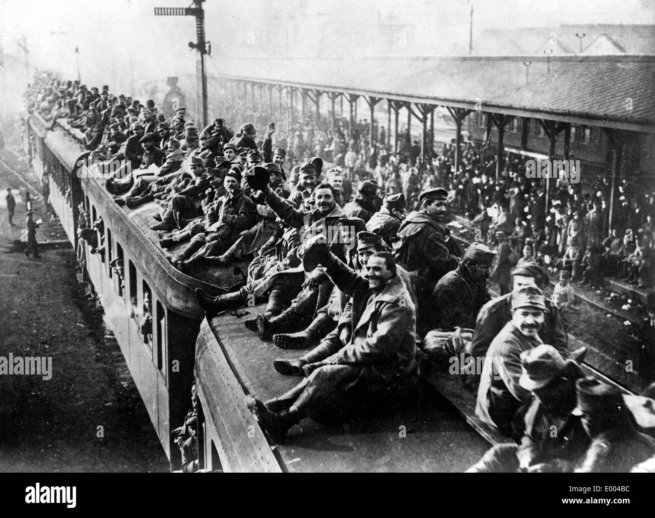 Austro-Hungarian front-line soldiers return home, 1918 Stock Photo