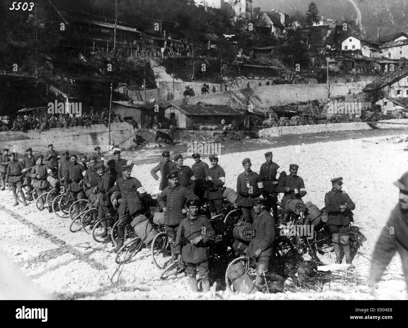 German bicycle detachment in Italy, 1917 Stock Photo