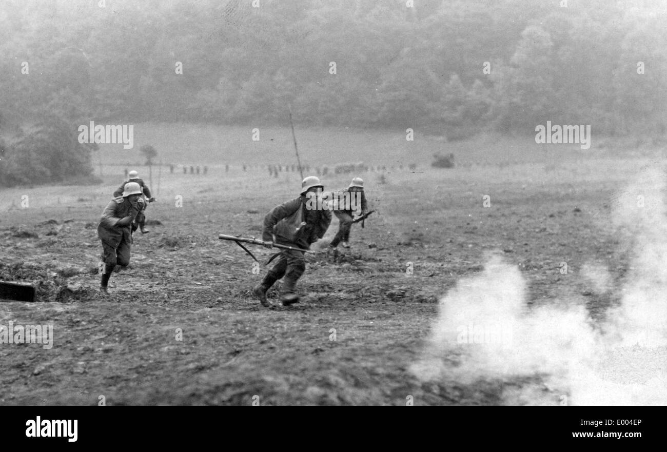 German storm troop attacks during the First Word War Stock Photo