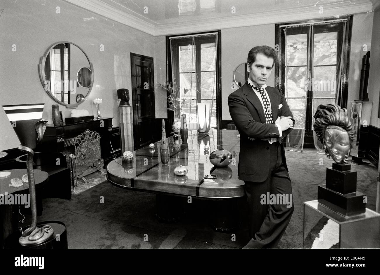 Karl Lagerfeld at his apartment in Paris, 1972 Stock Photo - Alamy