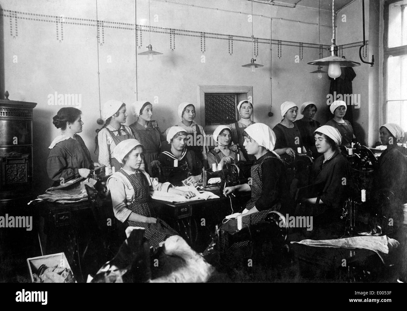 Sewing workshop of refugees in Prague, 1918 Stock Photo