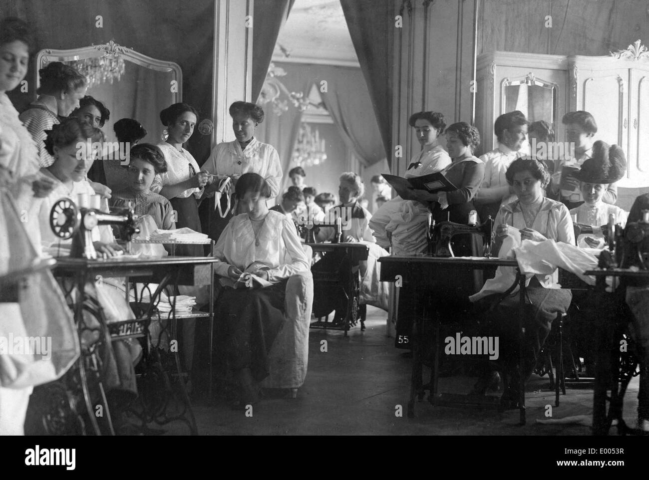 Sewing workshop of Archduchess Maria Josepha of Austria, 1914 Stock Photo