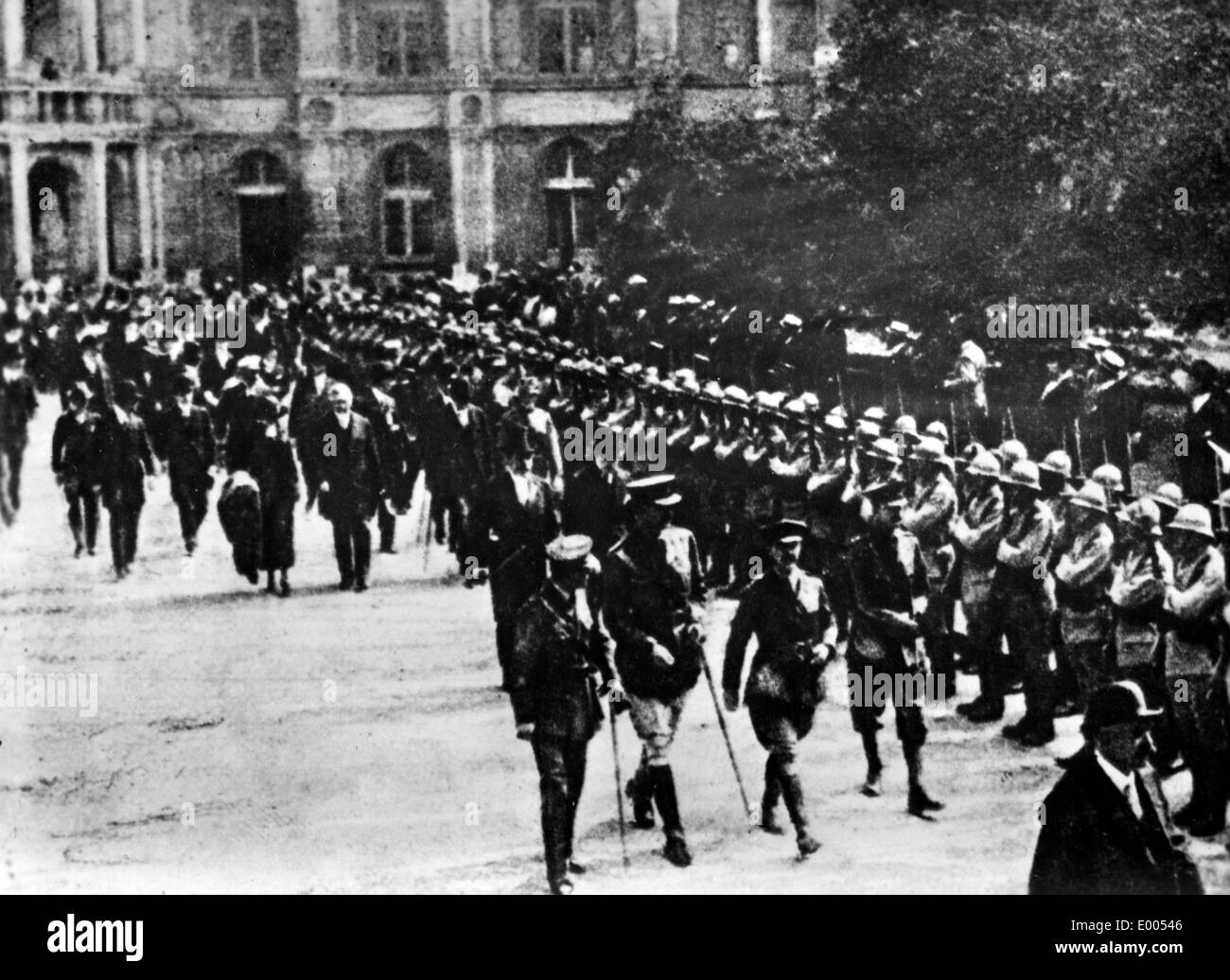 English castle on fire hi res stock photography and images Alamy