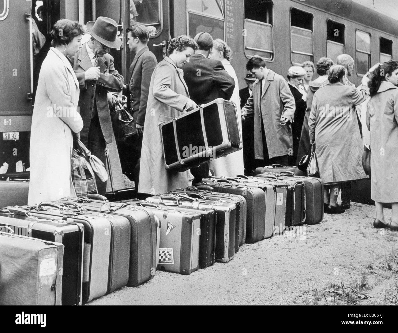 Rail passengers in Ruhpolding in the 1950s Stock Photo