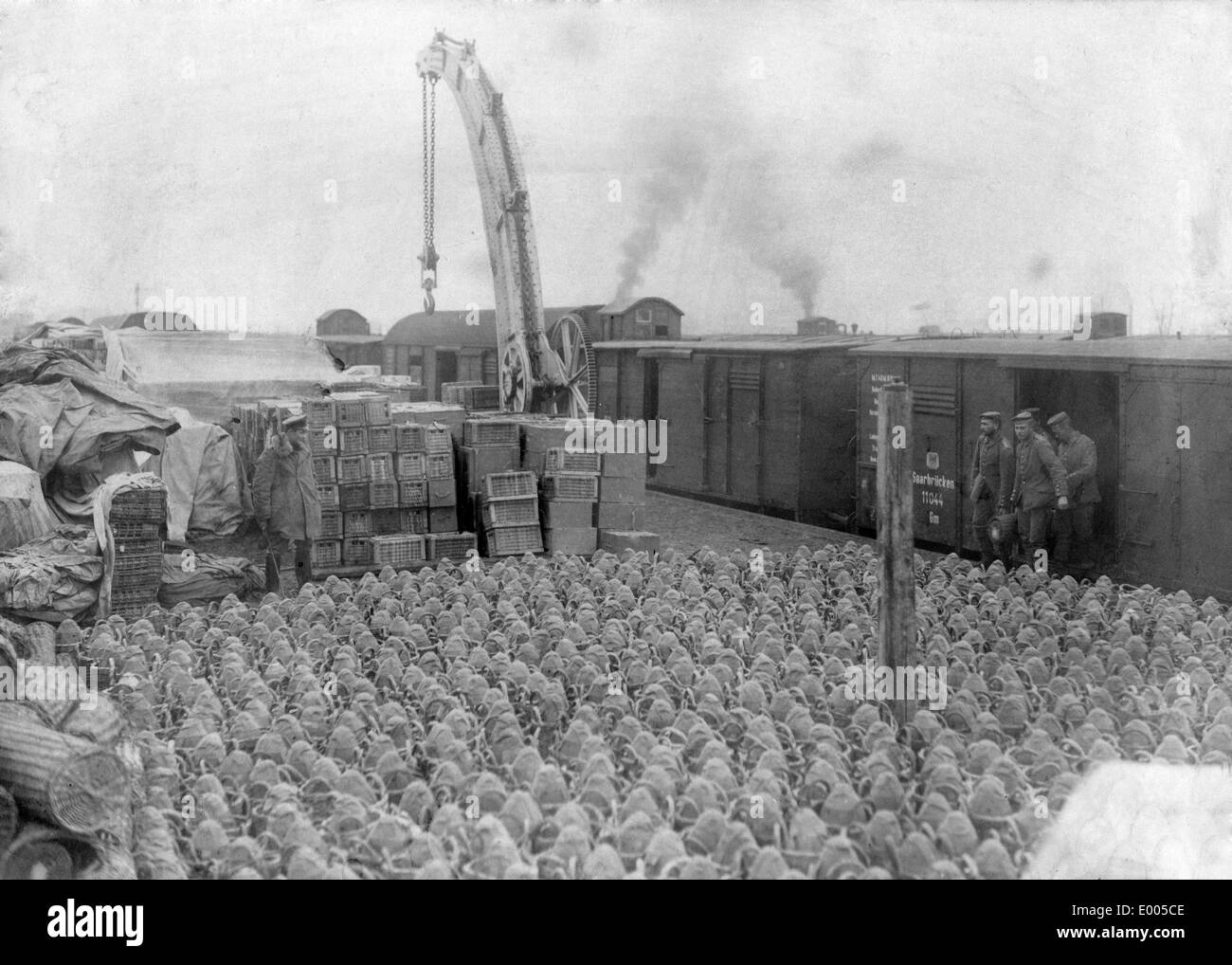 Munitions loading area, 1917 Stock Photo