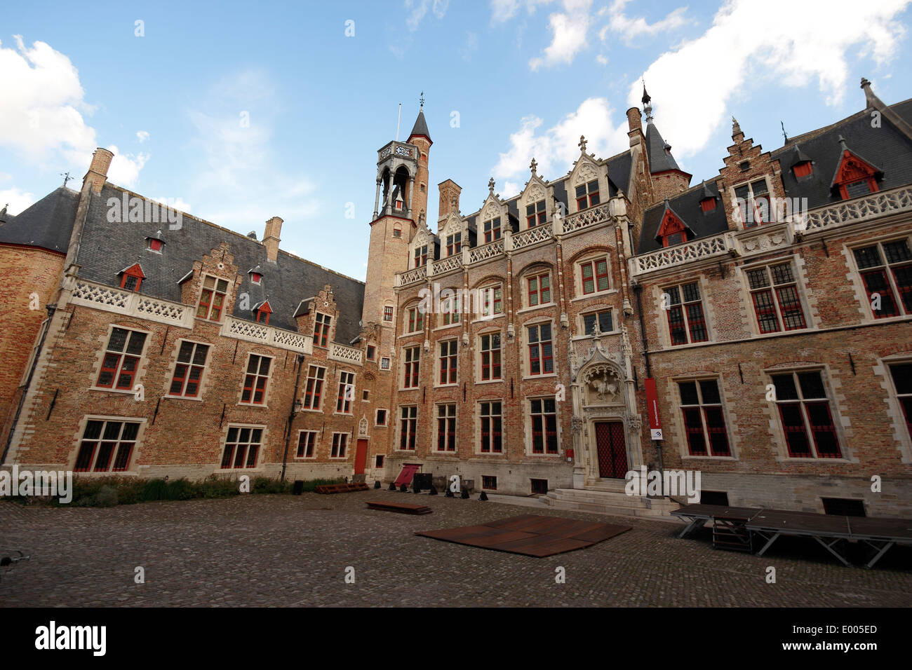 The Gruuthusemuseum and courtyard, Bruges, Belgium Stock Photo