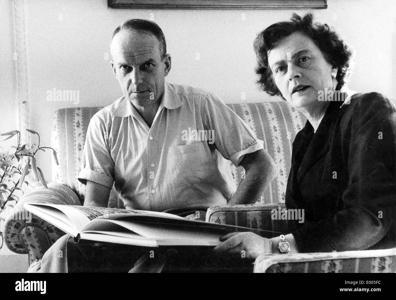Marie Luise Kaschnitz and Freiherr von Kaschnitz in Rome, 1955 Stock Photo