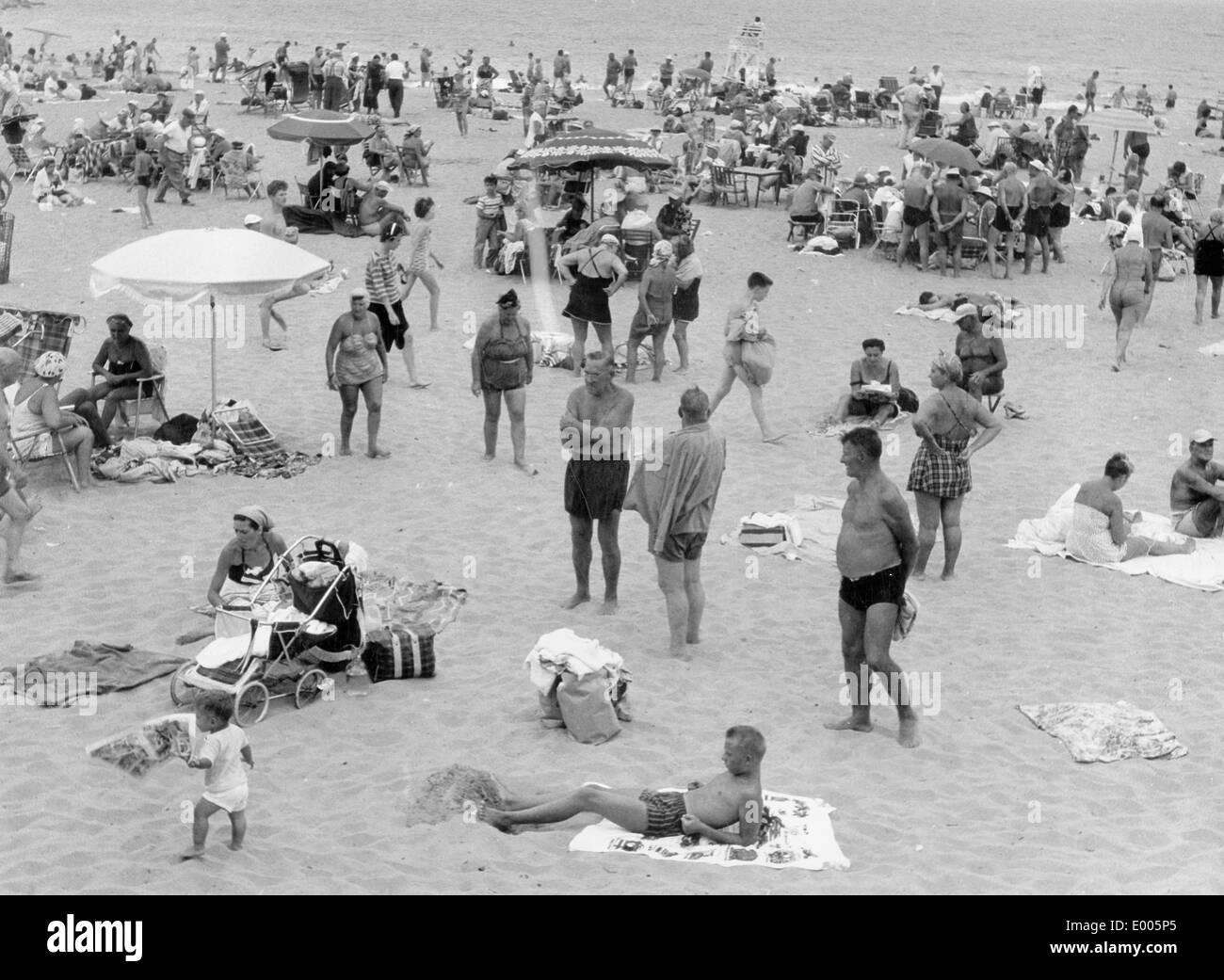 Coney island beach 1960 Black and White Stock Photos & Images Alamy