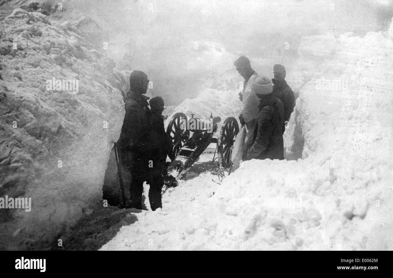 Austro-Hungarian artillery piece in the mountains, 1918 Stock Photo