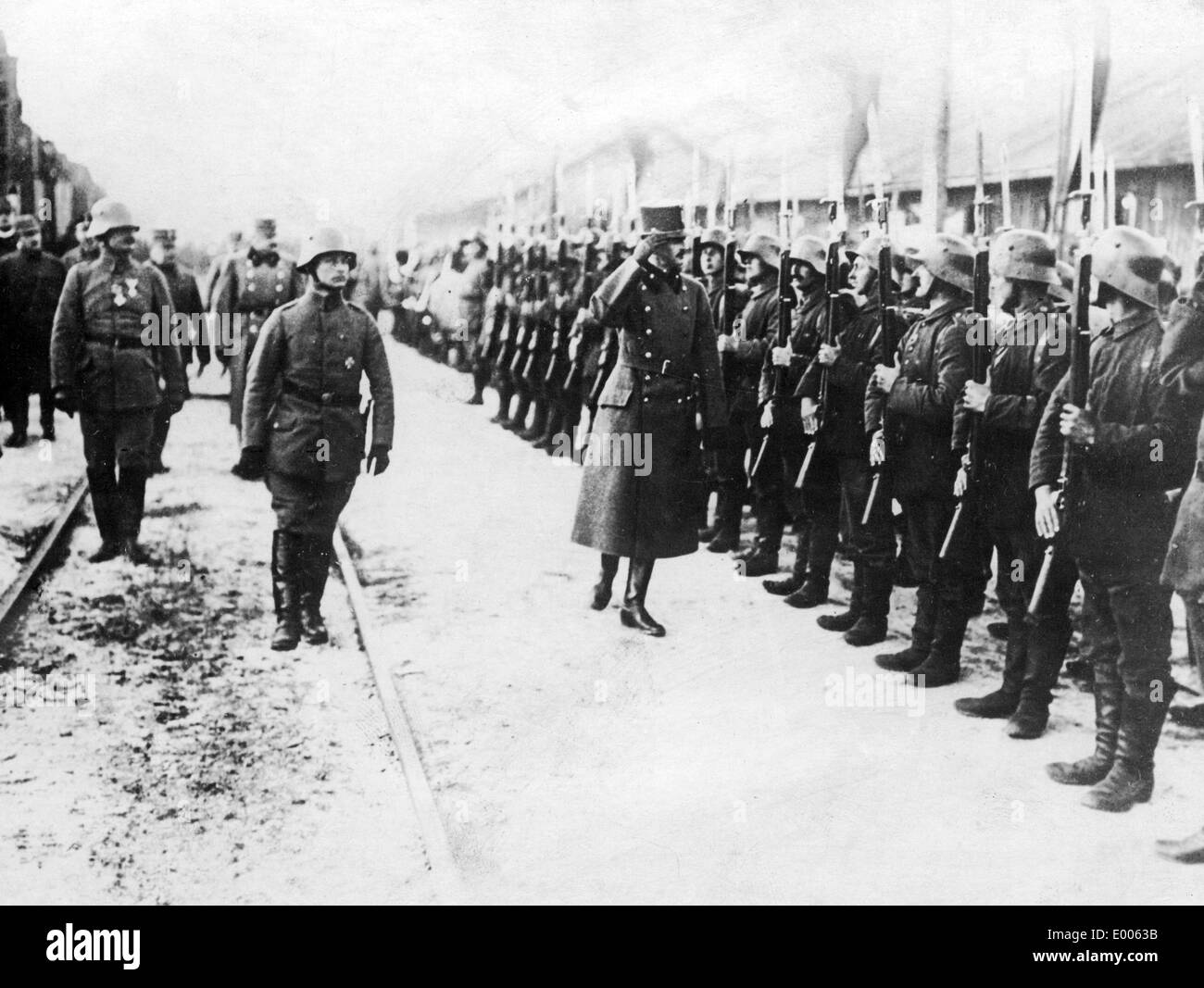 Emperor Karl I. greets German troops, 1917 Stock Photo