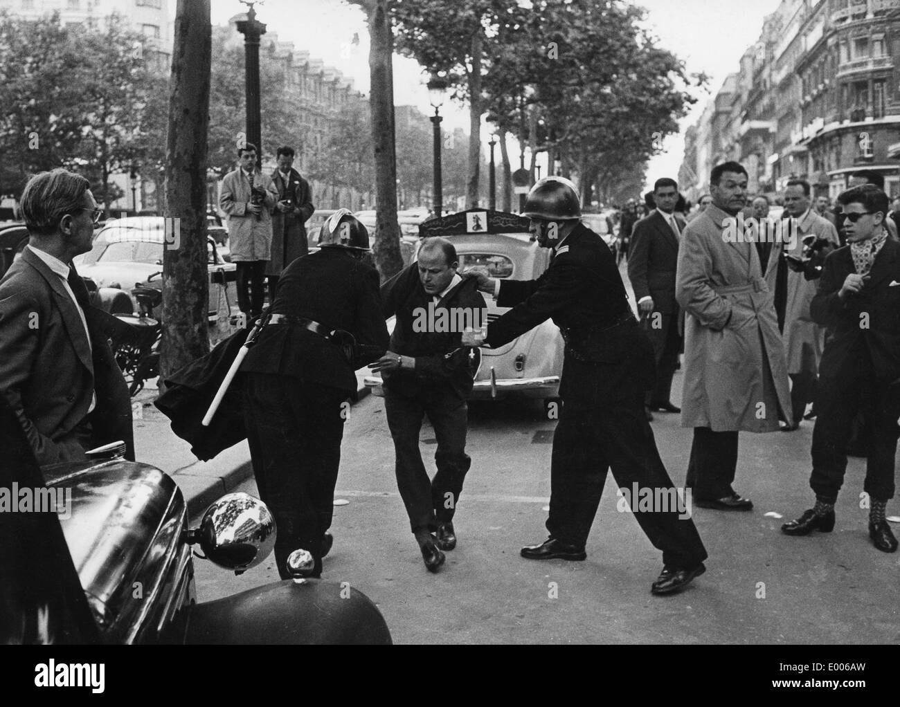 Government crisis in Paris, 1958 Stock Photo