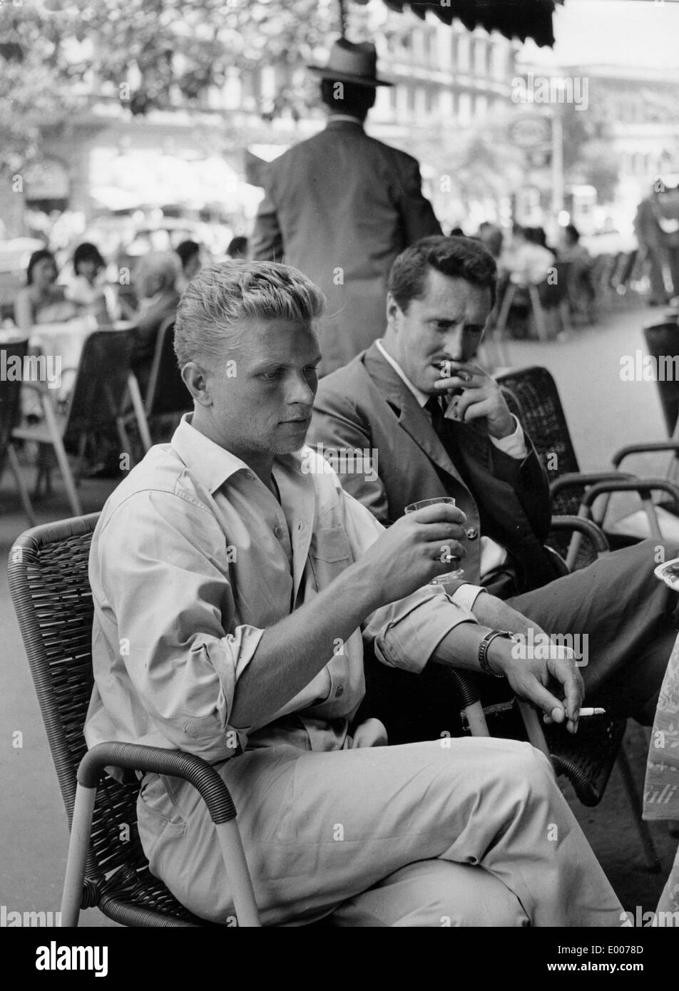 Pietro Germi and Hardy Krueger, 1956 Stock Photo